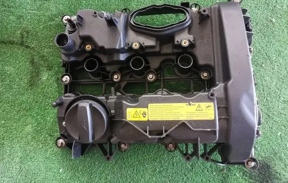 Mini One - Cooper F56 F55 Rocker cam cover 7611276