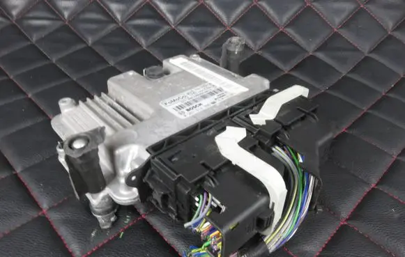 Ford Focus Engine control unit/module 0261S14996