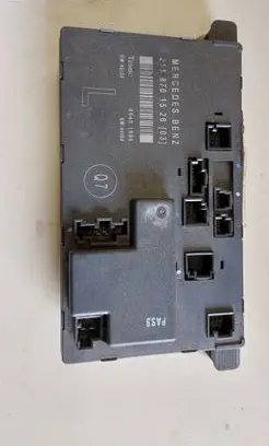 Mercedes-Benz E W211 Door control unit/module 2118701526 00401696
