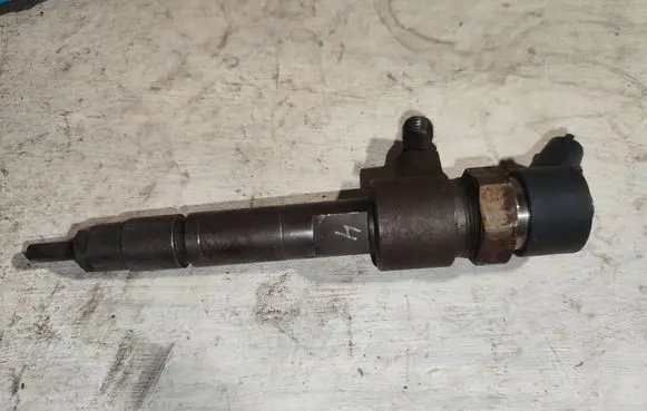 Fuel injector