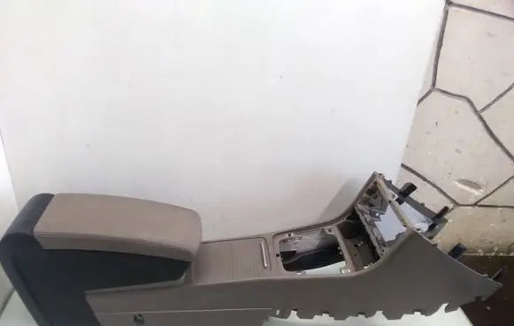 Volkswagen PASSAT B6 Center console