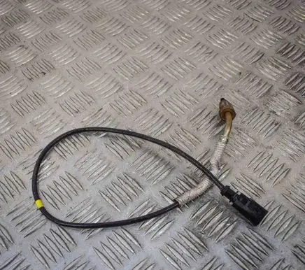 Audi A3 S3 8V Oil temperature sensor 04L906088AR