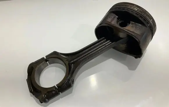 Mercedes-Benz E W211 Piston with connecting rod