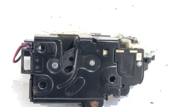 Volkswagen PASSAT B5.5 Front door lock 3B1837016A