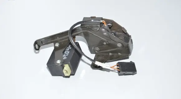 BMW 5 E39 Tailgate window lock/catch/latch 8238469