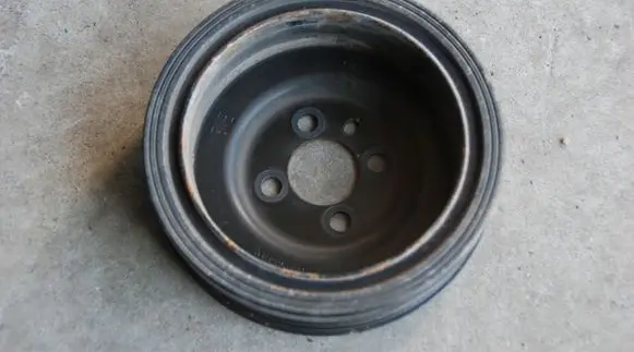 Volkswagen Golf V Crankshaft pulley 036105243
