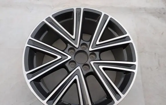 Audi A1 R17 alloy rim 82A601025E