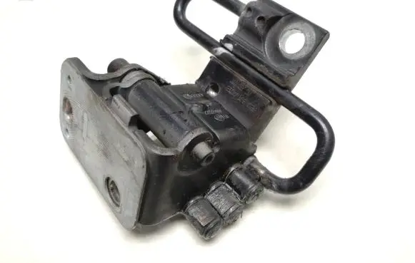 Audi A6 S6 C6 4F Front door lower hinge 8E0831412E A046572