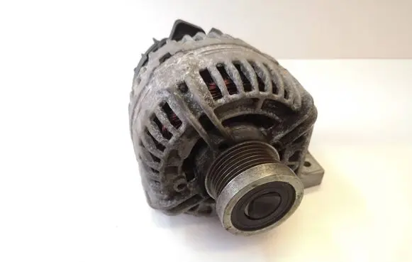 Volvo XC90 Generator/alternator 30667787 0124525060