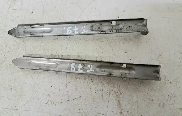 Headlight/headlamp mounting bracket