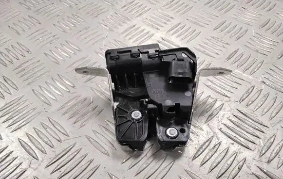 Loading door lock