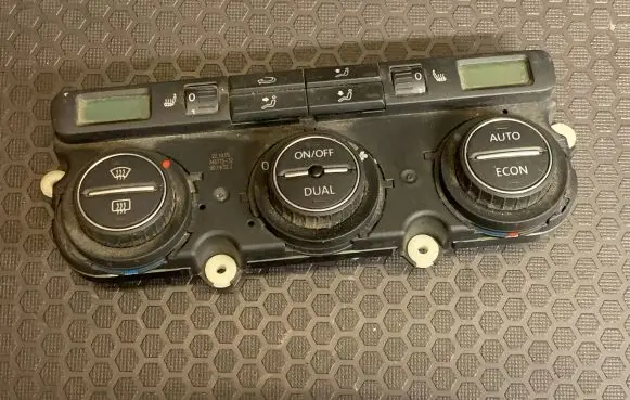 Volkswagen PASSAT B6 Climate control unit