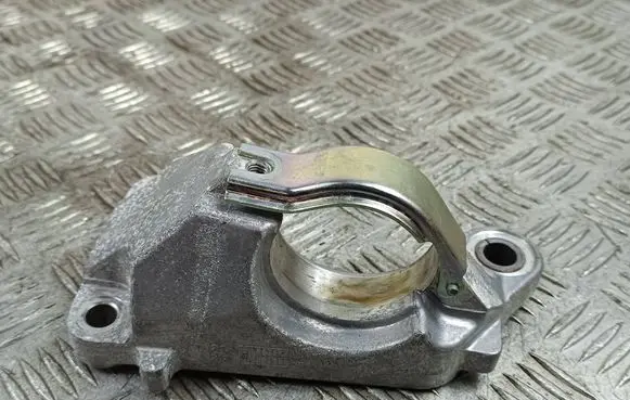 Nissan X-Trail T33 Driveshaft support bearing bracket 