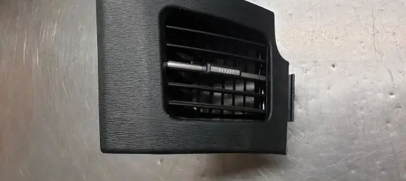 Toyota Prius (XW30) Dashboard side air vent grill/cover trim 5566047030 5565047080 5568647090