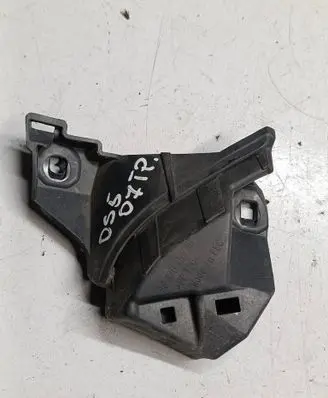 Rear bumper mounting bracket