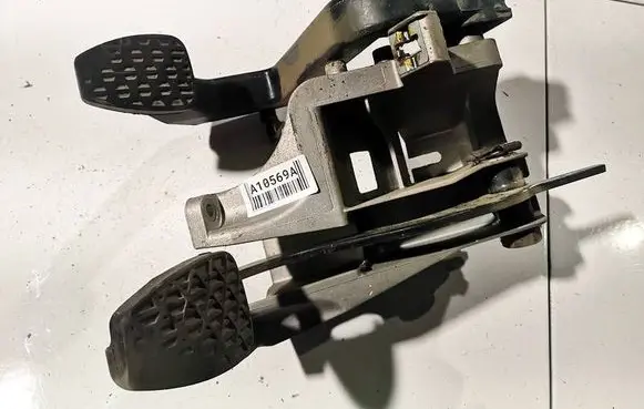 Volkswagen II LT Brake pedal a9012902416