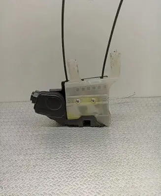 Hyundai Tucson JM Front door lock A045035