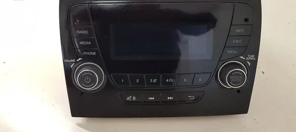 Peugeot Boxer Radio/CD/DVD/GPS head unit E810R047280 07355857890