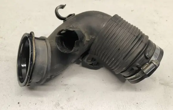 Toyota Avensis T270 Air intake hose/pipe 3465452