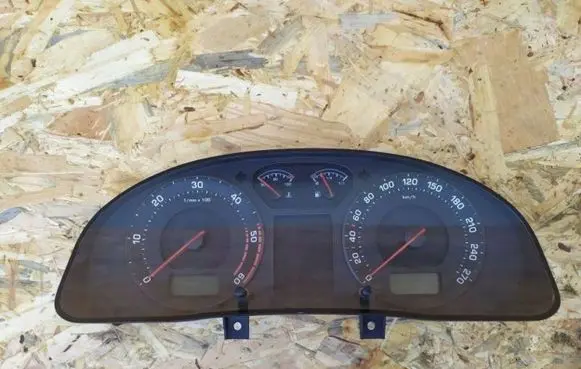 Skoda Superb B5 (3U) Speedometer (instrument cluster) 6974655