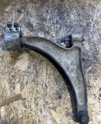 Opel Insignia A Front lower control arm/wishbone 13318885
