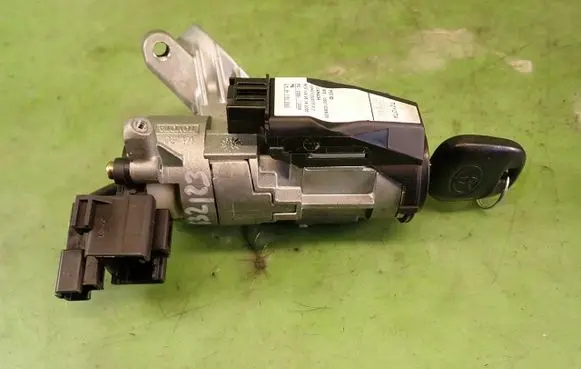 Toyota Yaris Ignition lock 30431032075