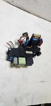 Audi A4 S4 B7 8E 8H Relay mounting block 8E1937503B