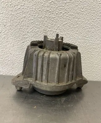 Mercedes-Benz CLS C257 Engine mount bracket A2122406417