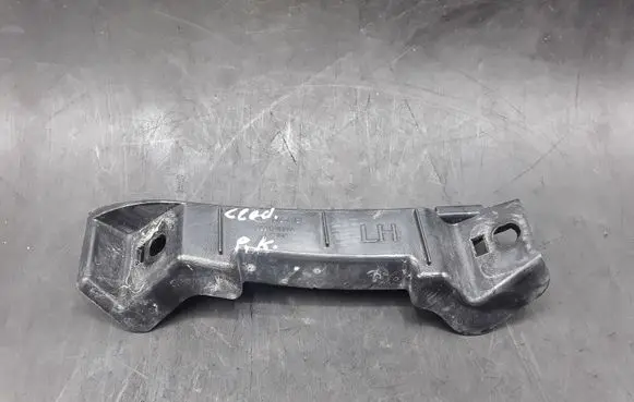 KIA Ceed Front bumper mounting bracket 865171H000 86517