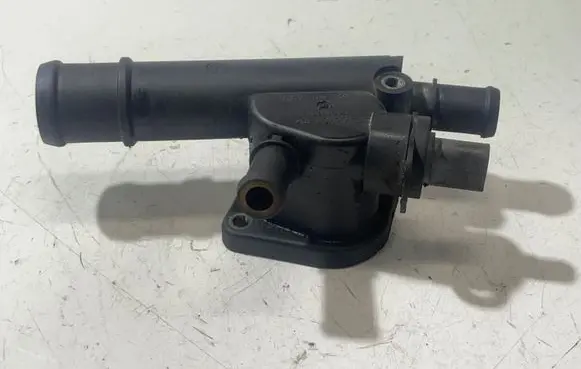 Volkswagen Golf V Engine coolant pipe/hose 038121132d