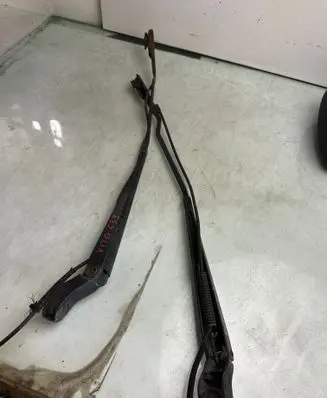 Mercedes-Benz Vito Viano W639 Front wiper blade arm 6398200744