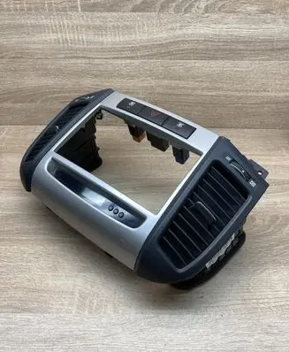 Hyundai Santa Fe Radio/GPS head unit trim 945102B000 974202B000