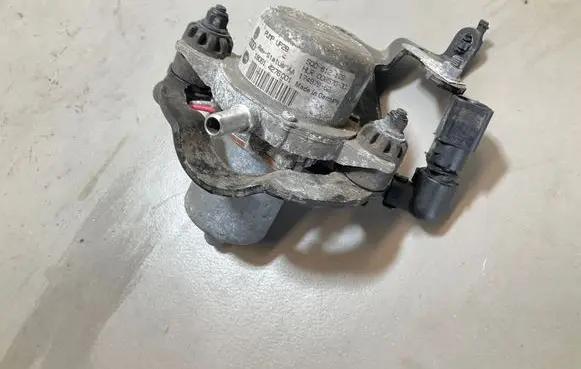 Volkswagen Golf VII Vacuum pump 5Q0612175