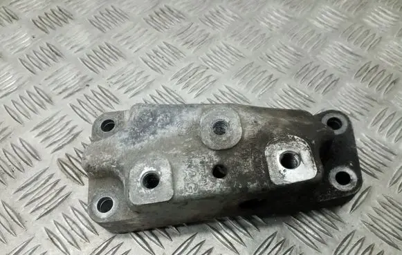 Gearbox mounting bracket