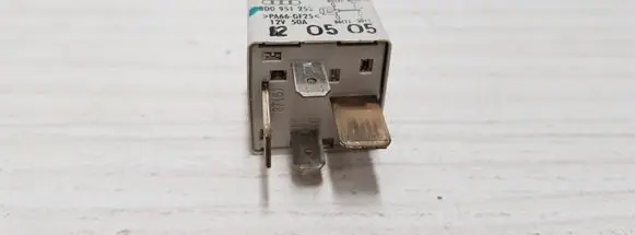 Audi A6 S6 C5 4B Other relay 8D0951253