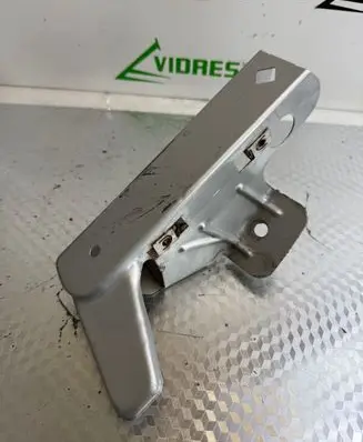 Opel Vivaro Fender mounting bracket 8200523291 93856373