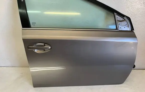 Toyota Auris E180 Front door 