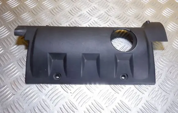 Volkswagen Golf VII Engine cover (trim) M04013A150E