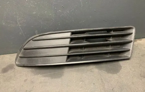 Volkswagen Polo IV 9N3 Front bumper lower grill 6Q0853665