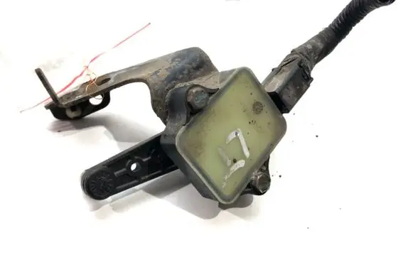 Headlight/headlamp level sensor
