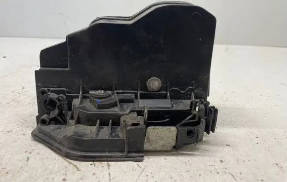BMW 5 F10 F11 Front door lock 7202144 A053702