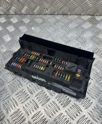 BMW 5 F10 F11 Fuse module 9252815 300911 02270575