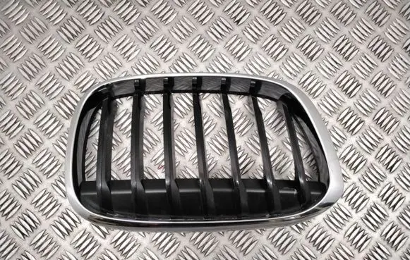 BMW X1 F48 F49 Front bumper upper radiator grill 7354824 7383366
