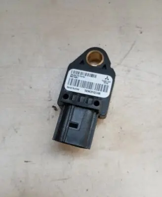 Mitsubishi Outlander Airbag deployment crash/impact sensor 8651A001