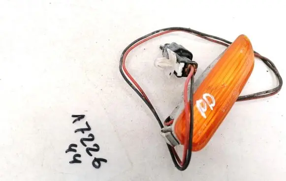 Volvo S40, V40 Front fender indicator light 30613665