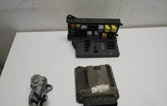 Engine ECU kit and lock set