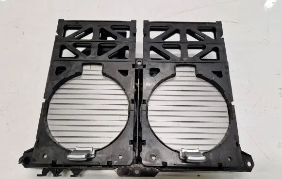 Cup holder front