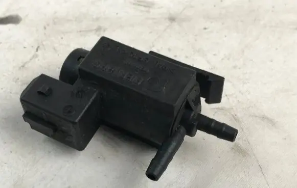 BMW 5 E60 E61 Turbo solenoid valve 1742712 02T339 72233100