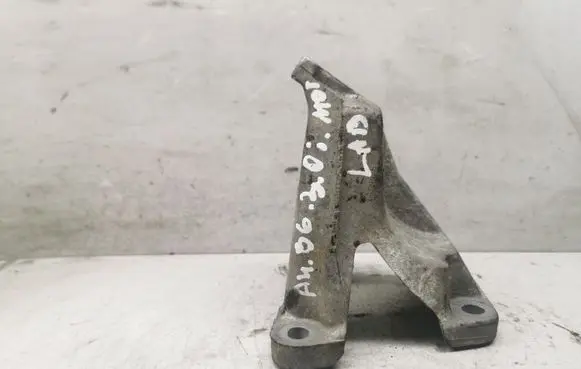 Audi A4 S4 B6 8E 8H Engine mounting bracket 8E0199308H