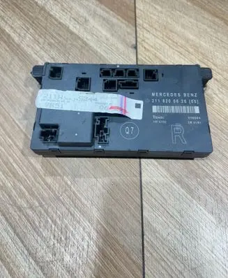 Mercedes-Benz E W211 Door control unit/module 2118200626